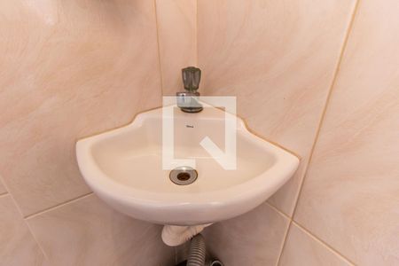 Apartamento à venda com 226m², 3 quartos e 2 vagas Apartamento à venda com 226m², 3 quartos e 2 vagasBanheiro de Serviço Pia