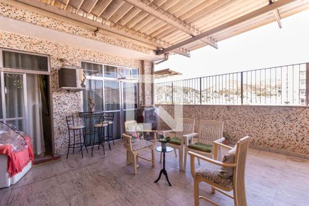 Apartamento à venda com 226m², 3 quartos e 2 vagas Apartamento à venda com 226m², 3 quartos e 2 vagasVaranda Segundo Andar