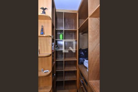 Casa à venda com 225m², 5 quartos e 2 vagasCloset da suíte