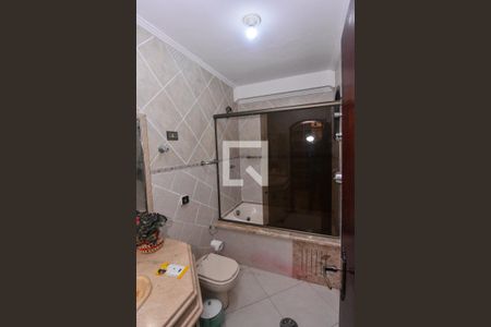 Casa à venda com 225m², 5 quartos e 2 vagasBanheiro da Suíte