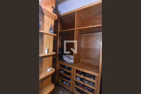 Casa à venda com 225m², 5 quartos e 2 vagasCloset da suíte