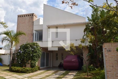 Casa de condomínio à venda com 420m², 4 quartos e 4 vagasFachada