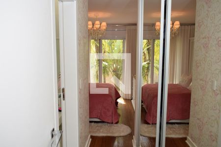 Casa de condomínio à venda com 420m², 4 quartos e 4 vagasSuíte 3