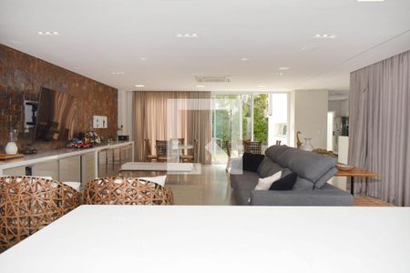 Casa de condomínio à venda com 420m², 4 quartos e 4 vagasSala de TV