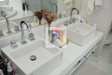 Casa de condomínio à venda com 420m², 4 quartos e 4 vagasBanheiro Suíte Master