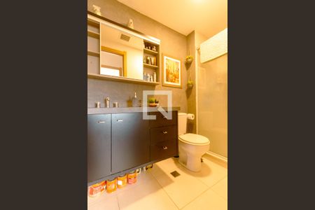 Banheiro de apartamento à venda com 1 quarto, 50m² em Teresópolis, Porto Alegre