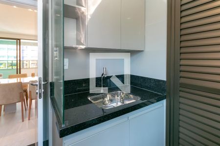 Apartamento para alugar com 73m², 3 quartos e 2 vagas Apartamento para alugar com 73m², 3 quartos e 2 vagasCozinha e Área de Serviço