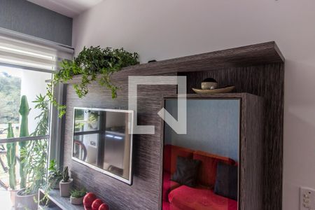 Sala de TV de apartamento à venda com 3 quartos, 74m² em Jardim Tupanci, Barueri