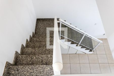 Escada de casa de condomínio para alugar com 3 quartos, 150m² em Campo Grande, Rio de Janeiro