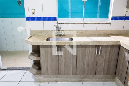 Casa de condomínio para alugar com 150m², 3 quartos e 2 vagas Casa de condomínio para alugar com 150m², 3 quartos e 2 vagasCozinha - Armários