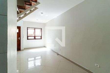 Sala de casa de condomínio para alugar com 2 quartos, 67m² em Jardim Dayse, Ferraz de Vasconcelos