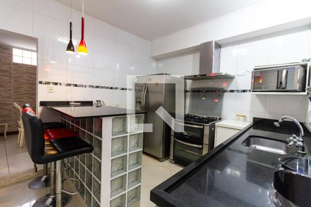 Casa à venda com 580m², 6 quartos e 4 vagasCozinha