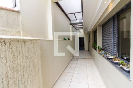 Casa à venda com 580m², 6 quartos e 4 vagasCorredor Lateral do Quintal