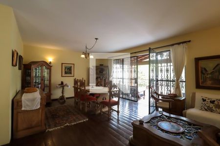 Casa à venda com 350m², 4 quartos e 1 vagaSala