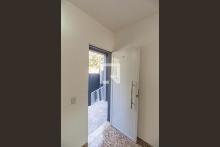 Entrada de casa para alugar com 1 quarto, 28m² em Vila do Conde, Barueri