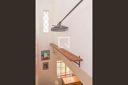 Casa à venda com 210m², 5 quartos e 1 vagaEscada do Studio 1