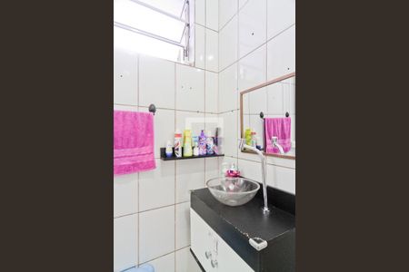 Casa à venda com 168m², 3 quartos e 2 vagas Casa à venda com 168m², 3 quartos e 2 vagasCasa 2 - banheiro