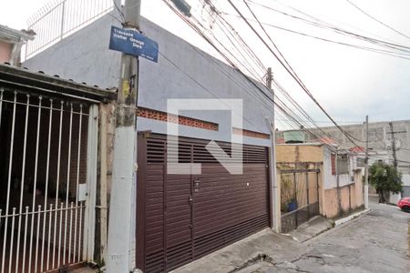 Casa à venda com 168m², 3 quartos e 2 vagas Casa à venda com 168m², 3 quartos e 2 vagasFachada