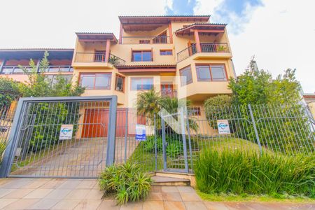 Casa à venda com 385m², 3 quartos e 4 vagas Casa à venda com 385m², 3 quartos e 4 vagasFachada