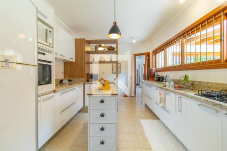 Casa à venda com 385m², 3 quartos e 4 vagas Casa à venda com 385m², 3 quartos e 4 vagasCozinha