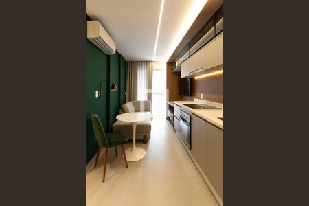 Sala e Cozinha de apartamento para alugar com 1 quarto, 33m² em Pinheiros, São Paulo