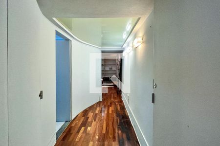 Corredor de casa de condomínio para alugar com 3 quartos, 180m² em Jardim Paulistano, São Paulo