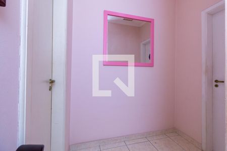 Casa à venda com 90m², 2 quartos e 2 vagasCorredor