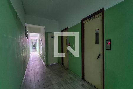 Apartamento à venda com 77m², 2 quartos e sem vagaCorredor