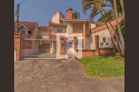 Casa à venda com 200m², 4 quartos e 2 vagas Casa à venda com 200m², 4 quartos e 2 vagasFachada