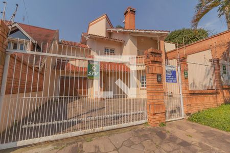 Casa à venda com 200m², 4 quartos e 2 vagas Casa à venda com 200m², 4 quartos e 2 vagasFachada