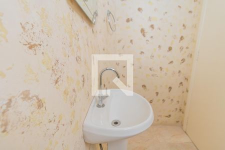 Casa à venda com 200m², 4 quartos e 2 vagas Casa à venda com 200m², 4 quartos e 2 vagasBanheiro social