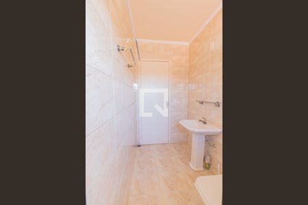 Casa à venda com 200m², 4 quartos e 2 vagas Casa à venda com 200m², 4 quartos e 2 vagasBanheiro social