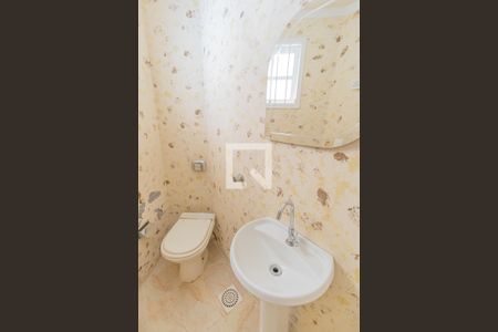 Casa à venda com 200m², 4 quartos e 2 vagas Casa à venda com 200m², 4 quartos e 2 vagasBanheiro social