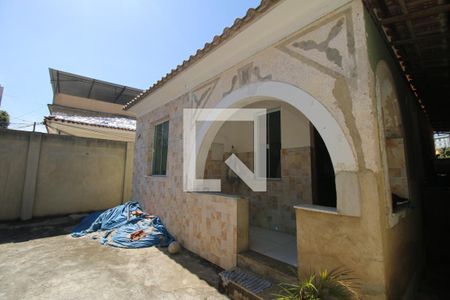 Casa à venda com 327m², 2 quartos e 2 vagasFachda e Quintal