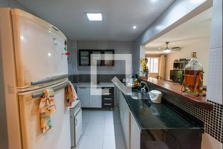 Casa à venda com 329m², 5 quartos e 4 vagasCozinha 1