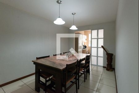 Casa à venda com 329m², 5 quartos e 4 vagasSala 2