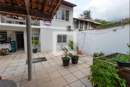 Casa à venda com 329m², 5 quartos e 4 vagasQuintal