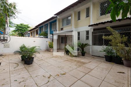 Casa à venda com 329m², 5 quartos e 4 vagasGaragem / Quintal