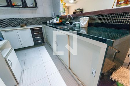 Casa à venda com 329m², 5 quartos e 4 vagasCozinha 1