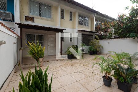 Casa à venda com 329m², 5 quartos e 4 vagasGaragem / Quintal