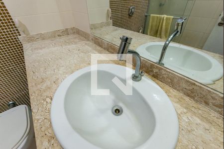 Casa à venda com 329m², 5 quartos e 4 vagasBanheiro da Suíte 1