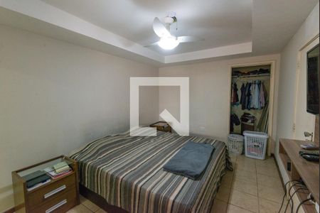 Casa à venda com 329m², 5 quartos e 4 vagasQuarto 4 - Suíte