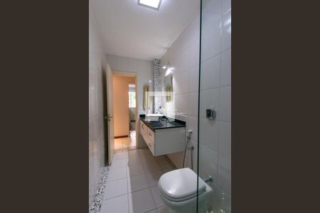 Casa à venda com 329m², 5 quartos e 4 vagasBanheiro 2