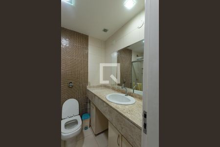 Casa à venda com 329m², 5 quartos e 4 vagasBanheiro da Suíte 1