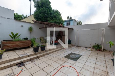 Casa à venda com 329m², 5 quartos e 4 vagasQuintal