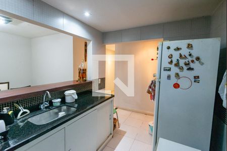 Casa à venda com 329m², 5 quartos e 4 vagasCozinha 1