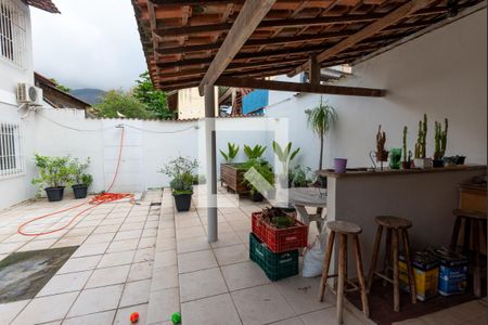 Casa à venda com 329m², 5 quartos e 4 vagasQuintal