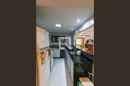 Casa à venda com 329m², 5 quartos e 4 vagasCozinha 1