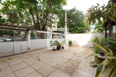 Casa à venda com 329m², 5 quartos e 4 vagasGaragem / Quintal