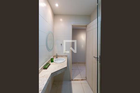 Casa à venda com 329m², 5 quartos e 4 vagasBanheiro 1